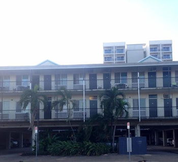Adventurers Resort - Hostel - eAccommodation 0