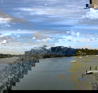 Burnett Riverside Hotel - eAccommodation