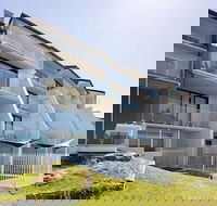 Ocean Front at The Entrance - eAccommodation