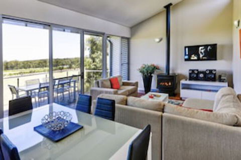 Adina Vineyard - eAccommodation 0
