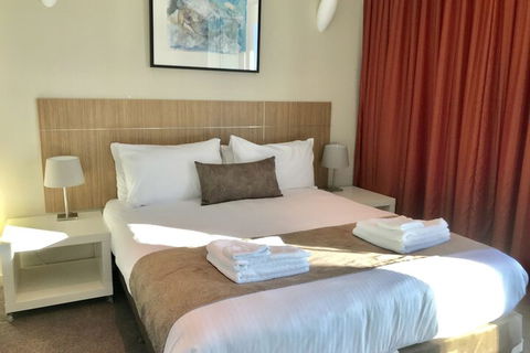 Adelaide DressCircle Apartments North Terrace - eAccommodation 7