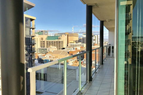 Adelaide DressCircle Apartments North Terrace - eAccommodation 2