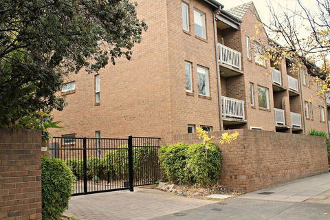 Adelaide Dresscircle Apartments Archer Street - eAccommodation 5