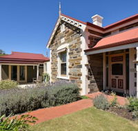 Trafalgar Premium Vintage Suites - eAccommodation