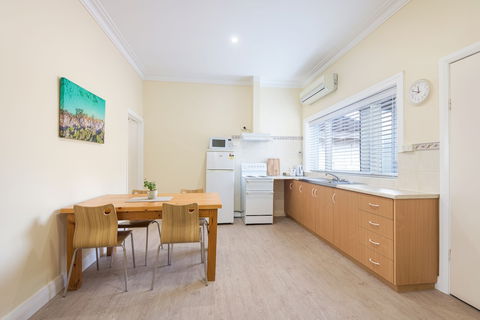 Albany Holiday Units - eAccommodation 3