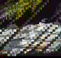 Golden Sands Beachfront Apartment Resort - eAccommodation