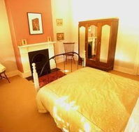 Cromwell House - eAccommodation