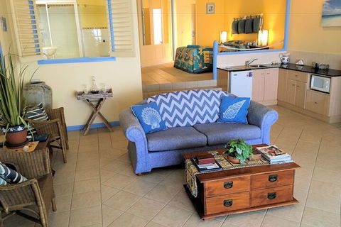 Al Mare Beachfront Retreat - eAccommodation 6