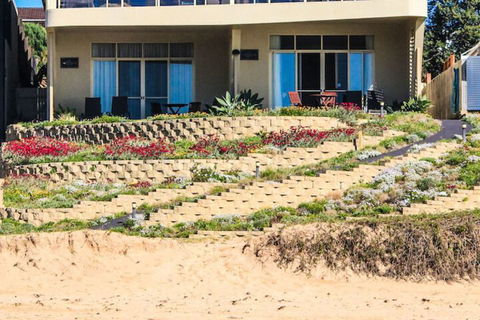 Al Mare Beachfront Retreat - eAccommodation 1