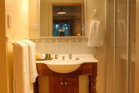Accommodation Creek Cottages - eAccommodation 5
