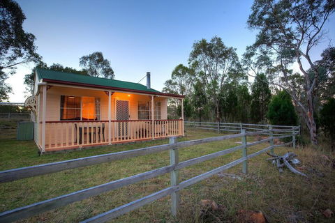 Accommodation Creek Cottages - eAccommodation 4