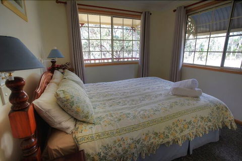 Accommodation Creek Cottages - eAccommodation 7