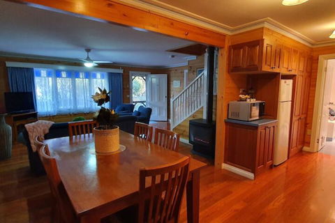 Sails Elegant Spacious Beach Villa - eAccommodation 3