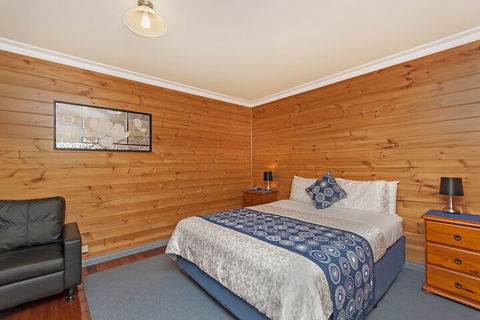 Sails Elegant Spacious Beach Villa - eAccommodation 4