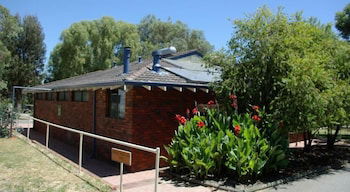 Acclaim Kingsway Tourist Park - eAccommodation 0