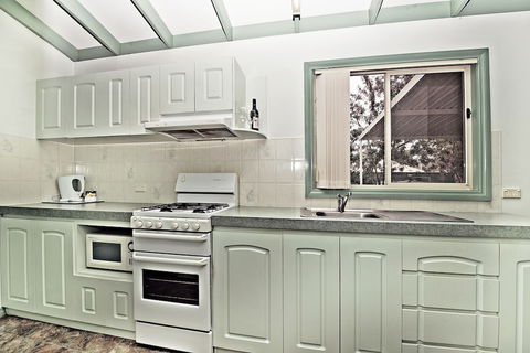 Acclaim Pine Grove Holiday Park - eAccommodation 6