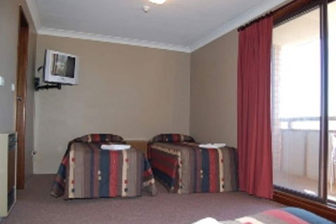 Southern Cross Motor Inn - eAccommodation 3