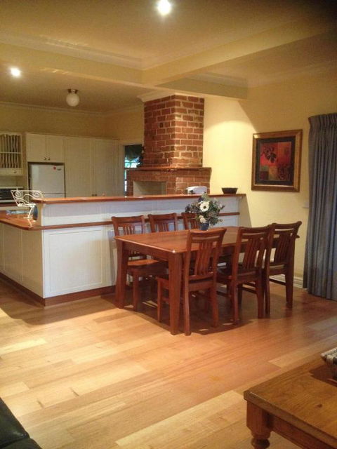 Bessies Cottage - eAccommodation 6