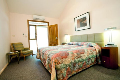 Gundaroo Colonial Inn - eAccommodation 3
