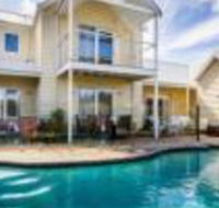 Seaside Spa Retreat - eAccommodation