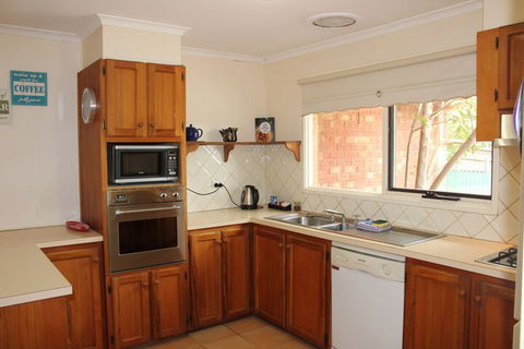 Australian Home Away At East Doncaster - eAccommodation 2