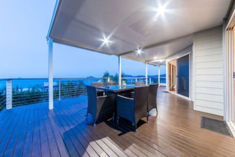 Hydeaway Bay Beach House - eAccommodation 0
