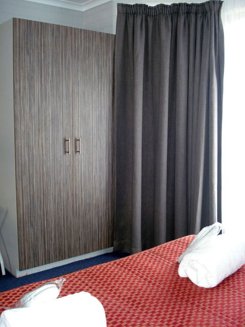 A Raceview Motor Inn - eAccommodation 5