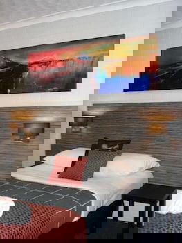 A Raceview Motor Inn - eAccommodation 3