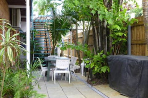 Airlie Court Units - eAccommodation 5