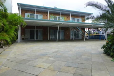 Airlie Court Units - eAccommodation 1