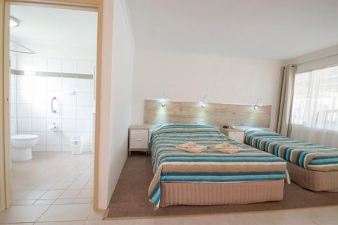 A & A Motel - eAccommodation 3