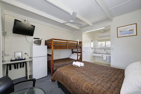 Moore Park Beach Motel - eAccommodation 6