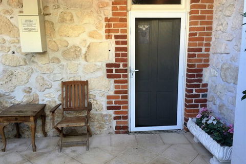 Arundel's Boutique Accommodation - eAccommodation 2