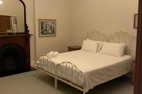 Arundel's Boutique Accommodation - eAccommodation 7