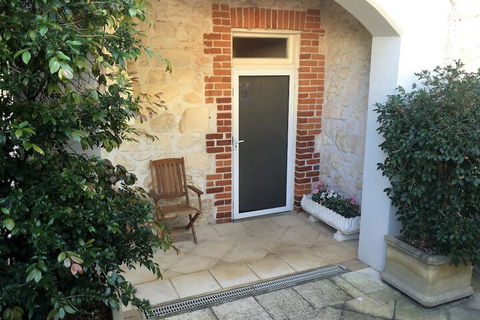 Arundel's Boutique Accommodation - eAccommodation 1