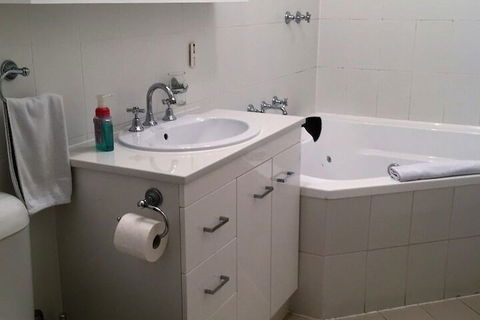 Arundel's Boutique Accommodation - eAccommodation 4