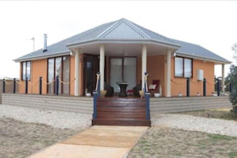 Aurora Cottages - eAccommodation 0