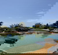 Four Winds Villas - eAccommodation