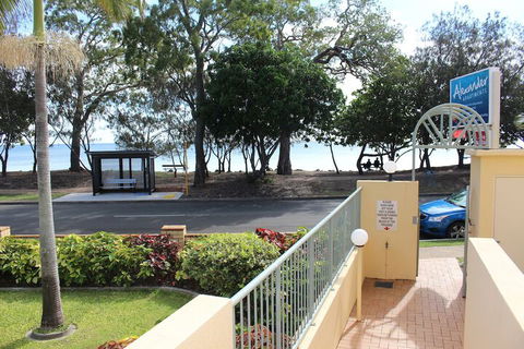 Alexander Beachfront Apartments - eAccommodation 1