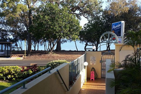 Alexander Beachfront Apartments - eAccommodation 3