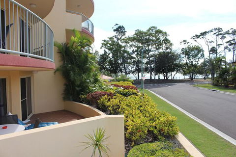 Alexander Beachfront Apartments - eAccommodation 6