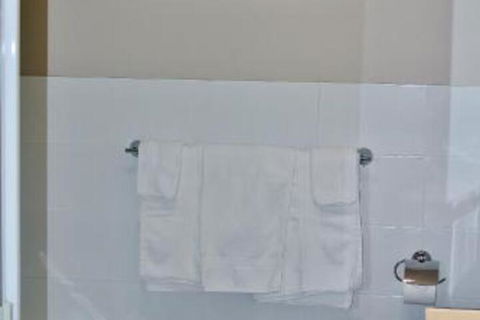 Pier Number 10 - eAccommodation 5