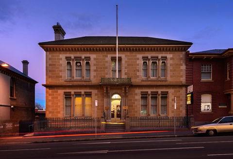 Macquarie Manor - eAccommodation 1