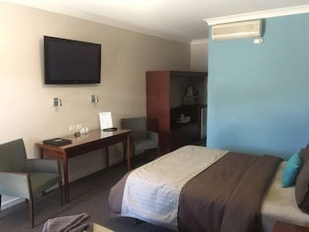 Pastoral Hotel Motel - eAccommodation 0