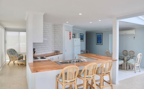 Ultimate Holiday Apartments - eAccommodation 2