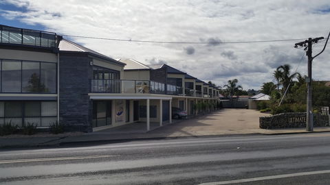 Ultimate Holiday Apartments - eAccommodation 0