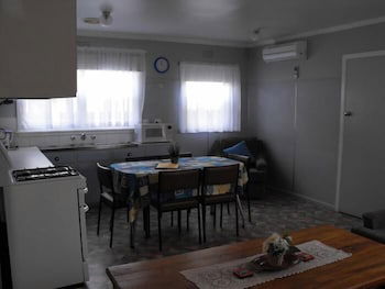 Anchorage Holiday Units - eAccommodation 1