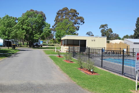 Avondel Caravan Park - eAccommodation 0