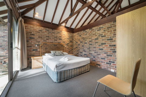 Avoca Beach Hotel - eAccommodation 6