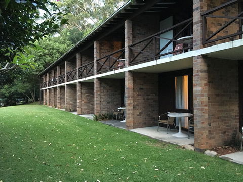 Avoca Beach Hotel - eAccommodation 1